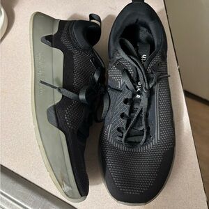 While on Earth Sneakers - Move Trainers